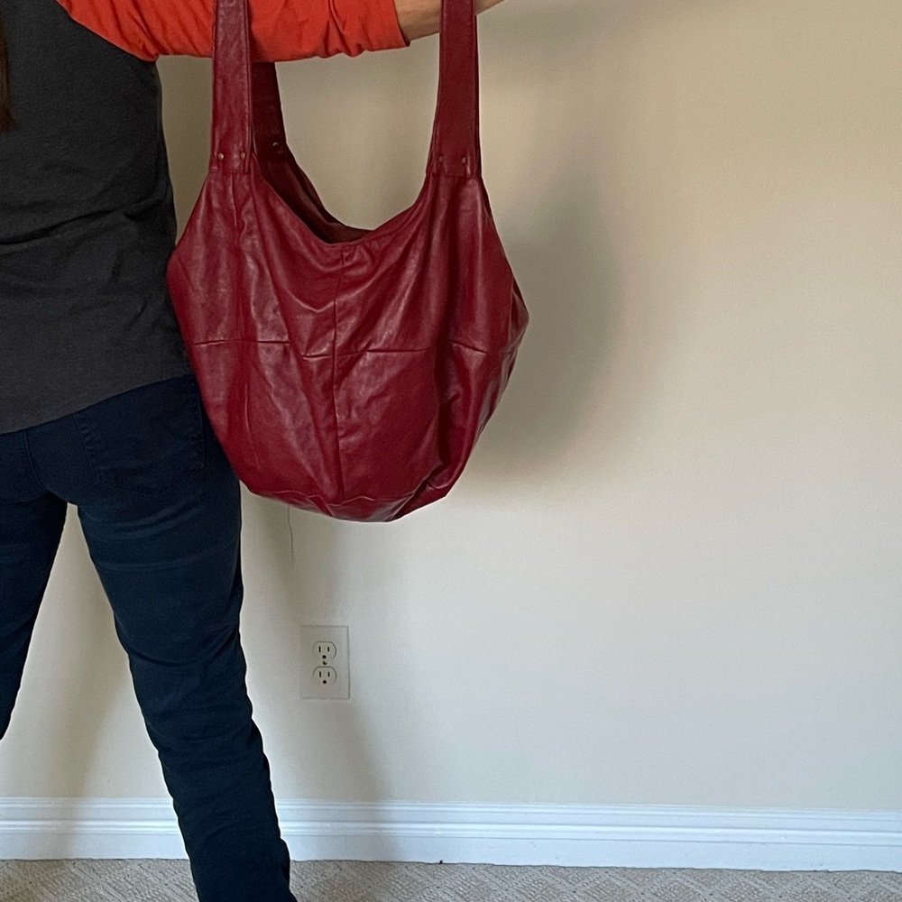 Large Faux Leather Shoulder Bag. - Picture 7 of 7